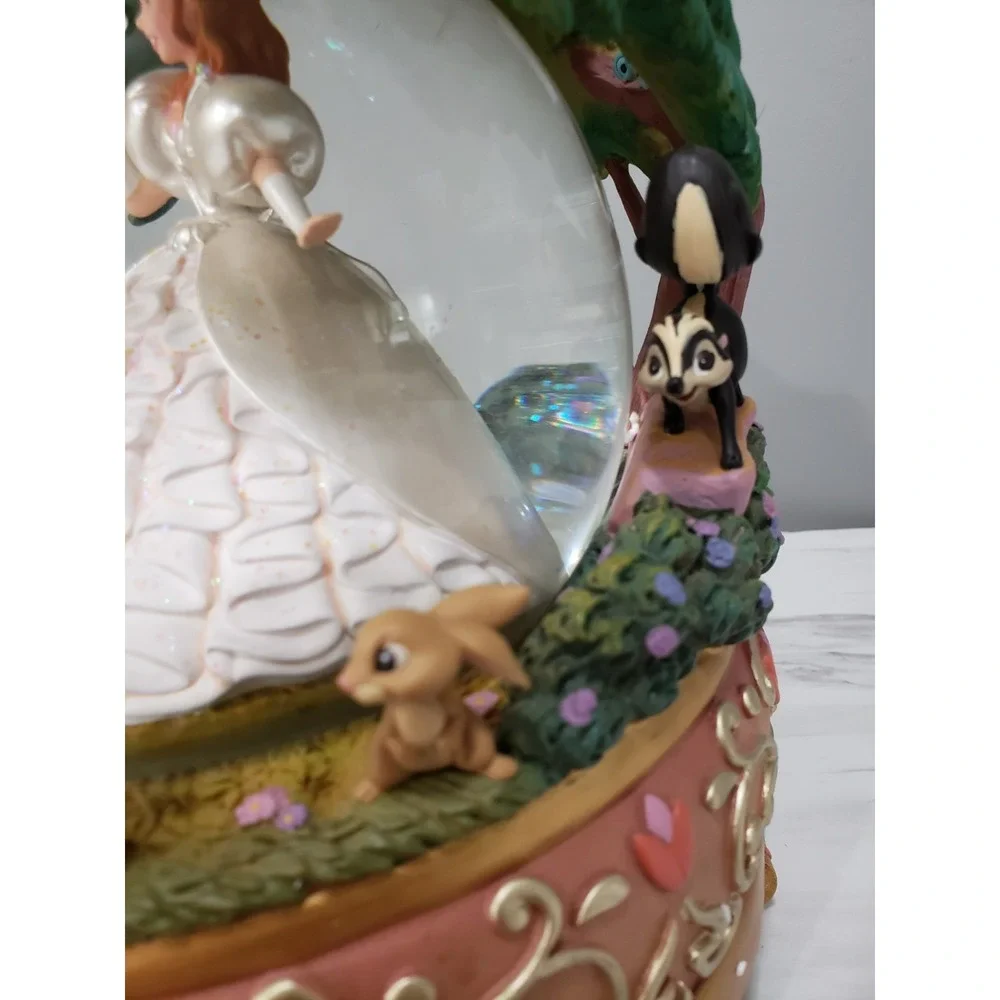 Disney Enchanted‎ Snow Globe With Giselle And Animal Friends